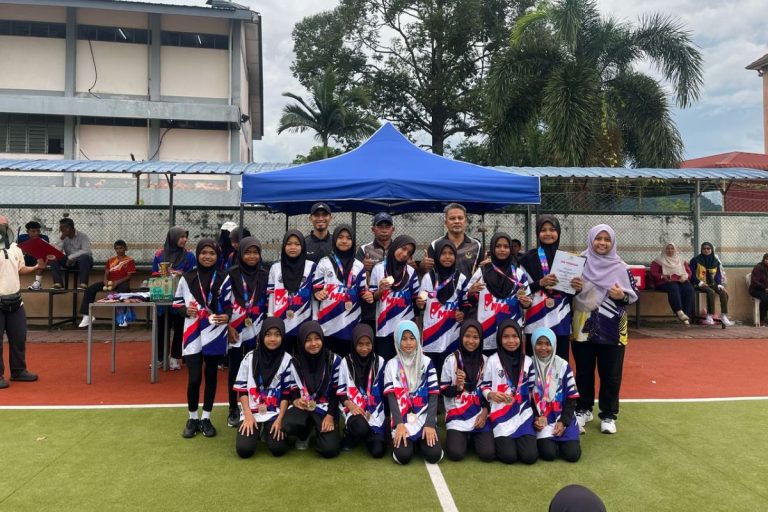 Contribution of Hockey Equipment to Sekolah Kebangsaan TLDM II Image